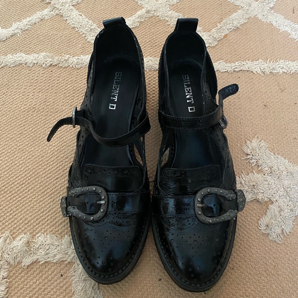 Silent D Oxfords